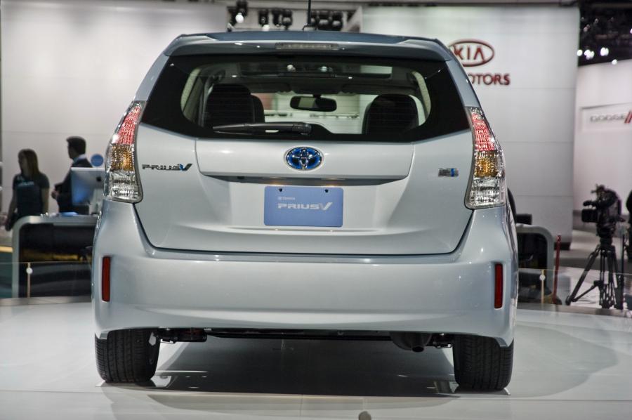  Toyota Prius V 2011 года  (фото 99 из 208)